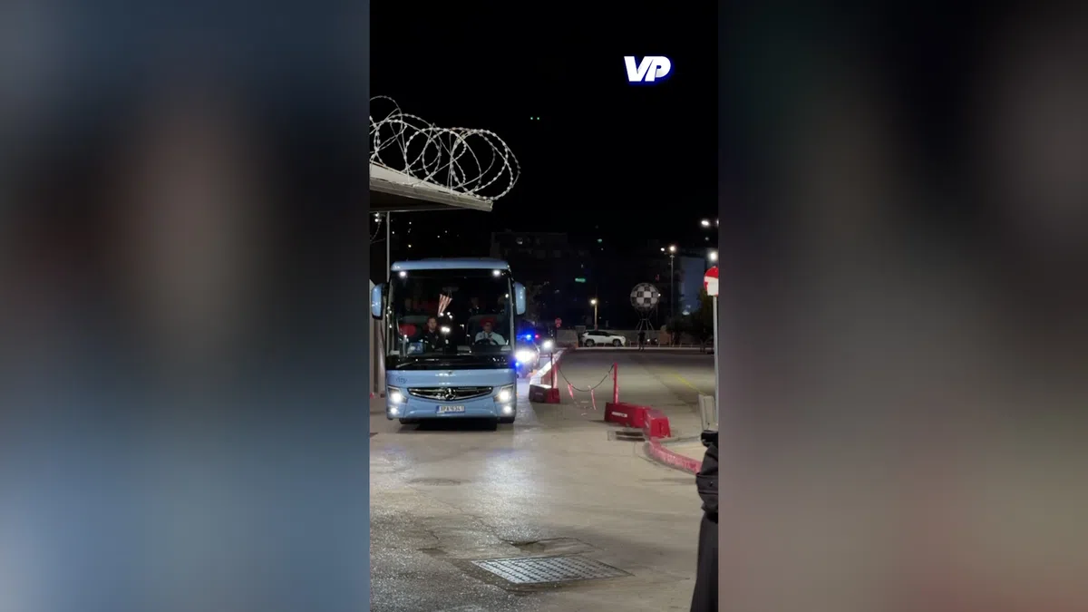Geen warm welkom voor PSV: spelersbus getrakteerd op striemend fluitconcert