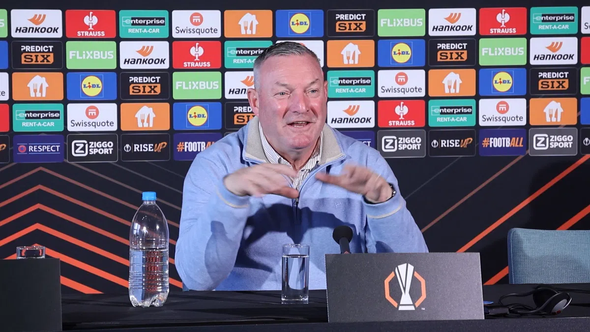 Ron Jans wil cadeautje kopen voor Farioli: 'Ga wel iets meenemen'