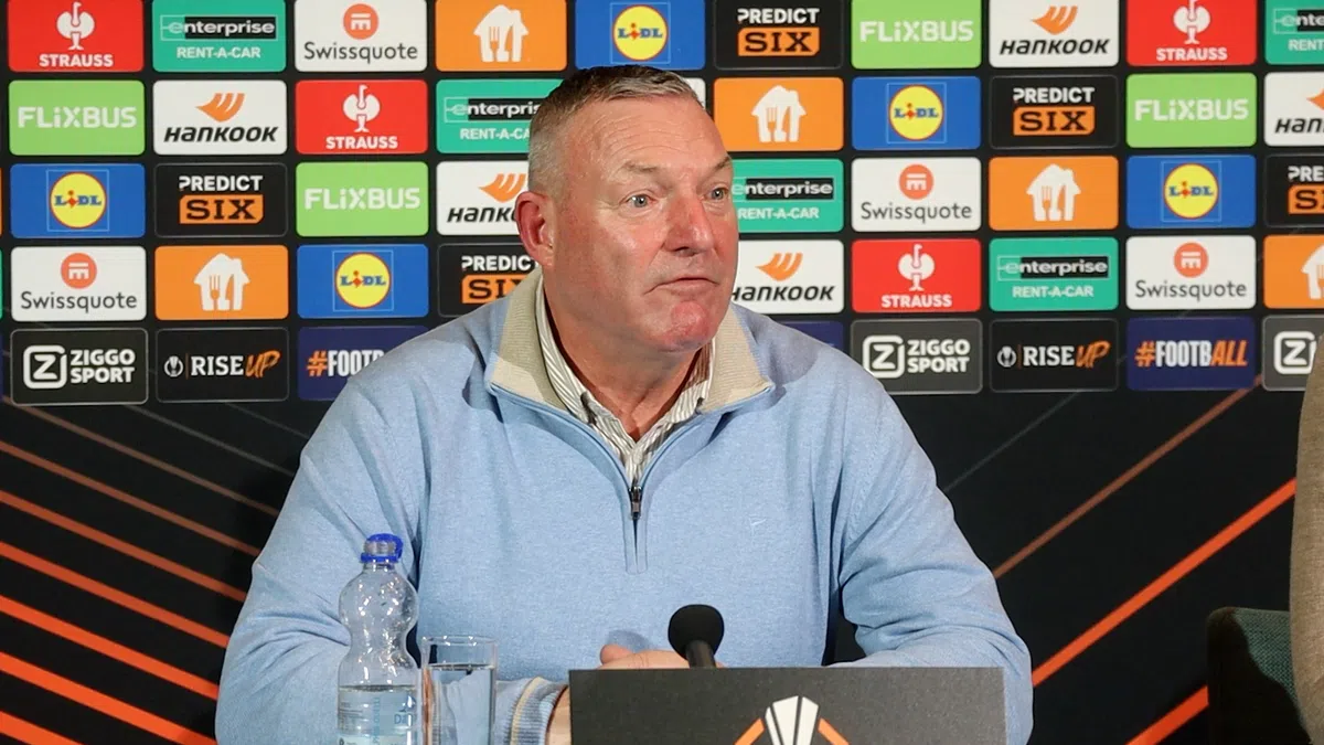 Jans komt vol passie op voor Heitinga: 'Het is vreselijk, stop daarmee'