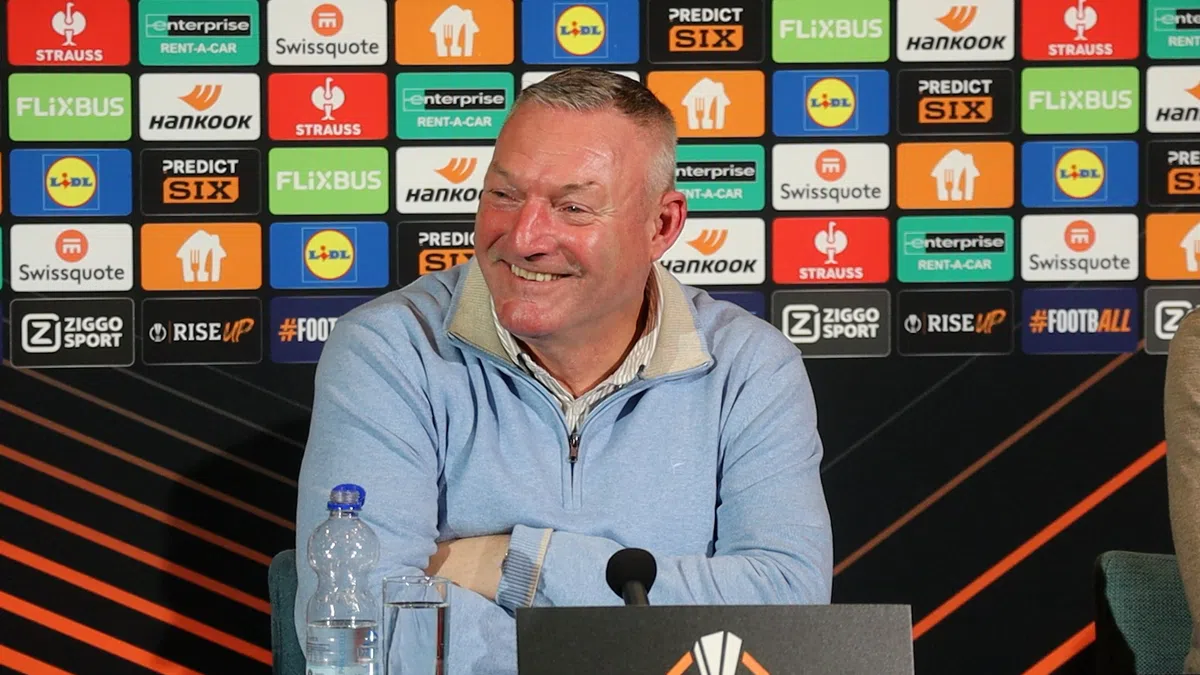 Farioli en Jans wisselen wijnflessen uit: 'Ik kreeg er drie terug'