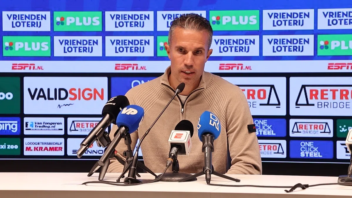 Van Persie verrast: 'Zo slecht heb ik ons niet eerder zien spelen'