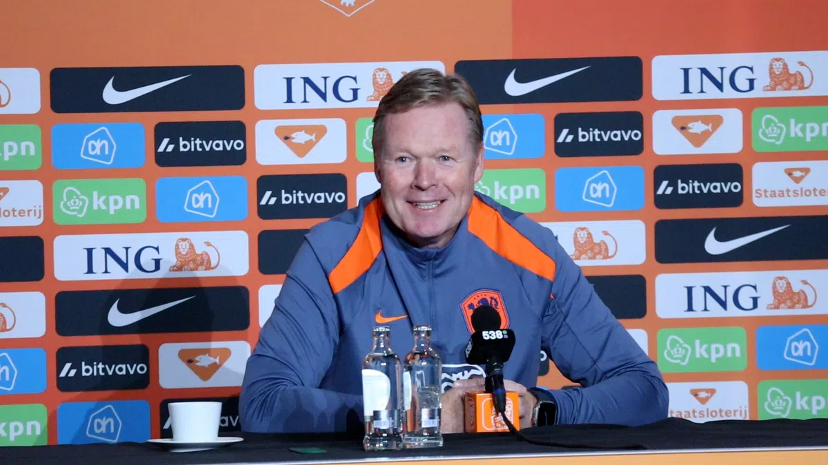 Koeman maakt zich niet druk om 'modeshow': 'Wel eens gekeken naar Frankrijk?'