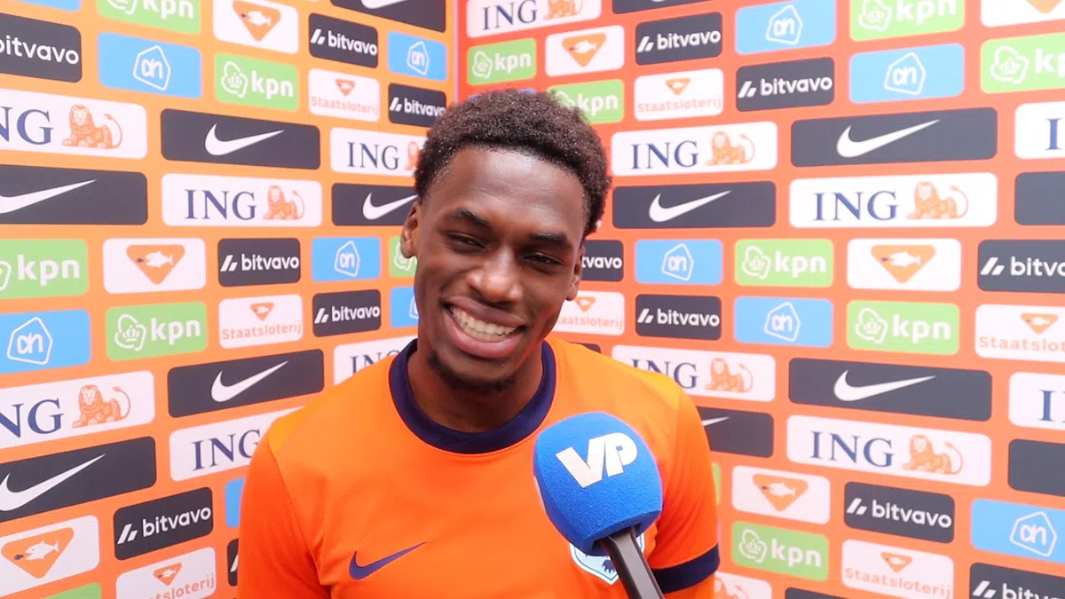 Poku kan lach niet inhouden en noemt UNO-dissonant bij Jong Oranje