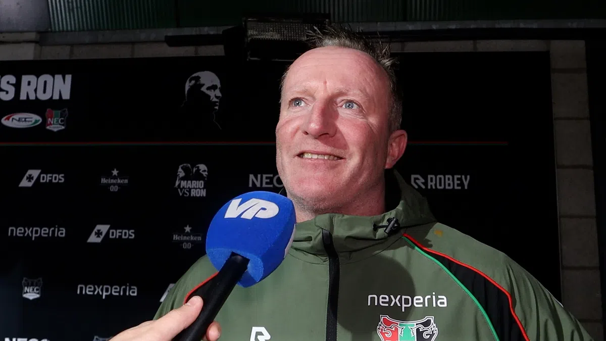 Pothuizen grapt na wéér een gele kaart: 'Noemde hem dikke lul'