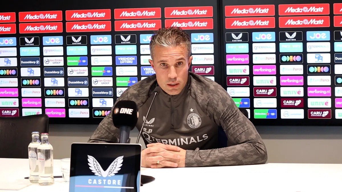 Van Persie vertelt over aflopende contracten: 'Te Kloese maakt zijn rondje'