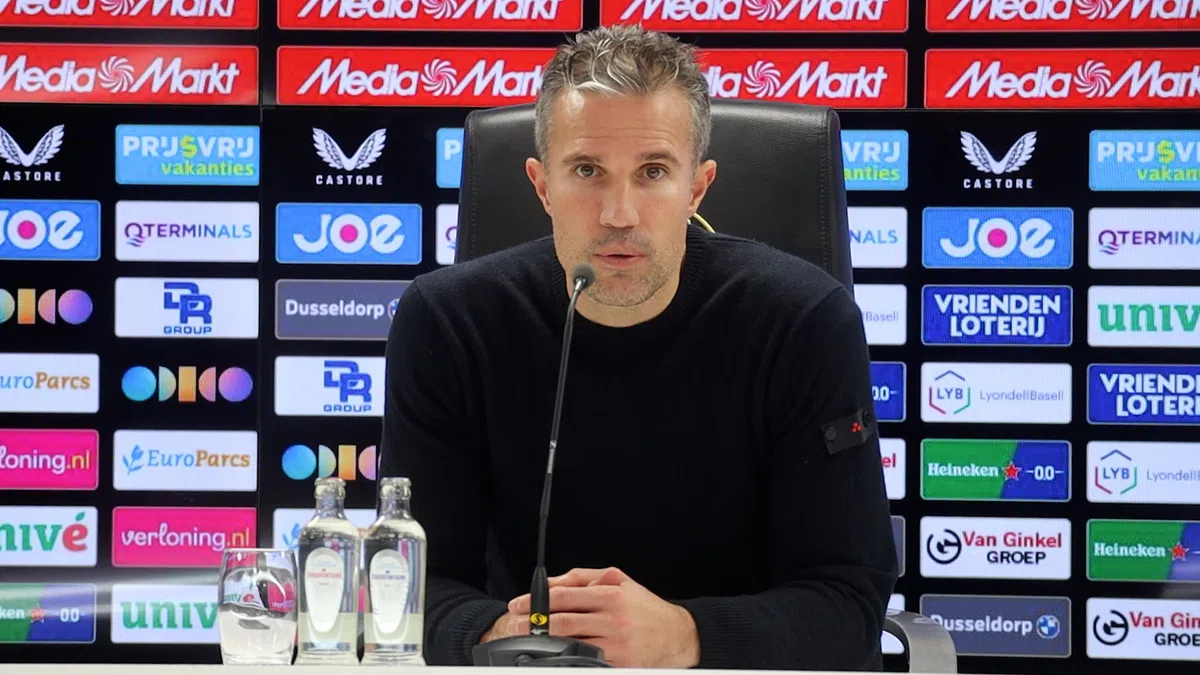 Van Persie wil niet spreken van een crisis: 'Is pas zo als je niets laat zien'