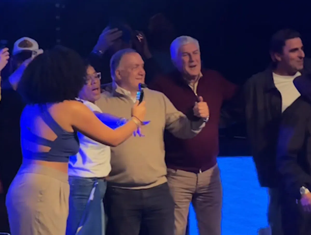 Geweldige beelden: Advocaat en co. gaan los na historische WK-plaatsing