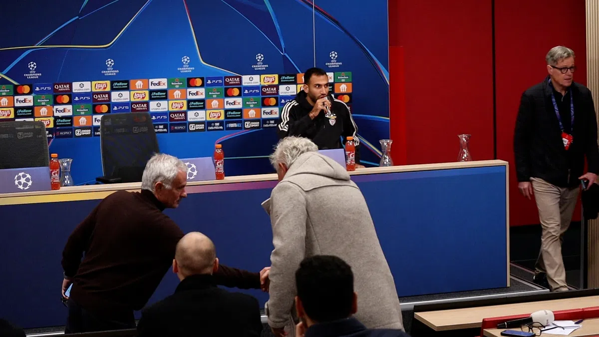 Mooi: Mourinho is Joep Schreuder niet vergeten en begroet hem meteen