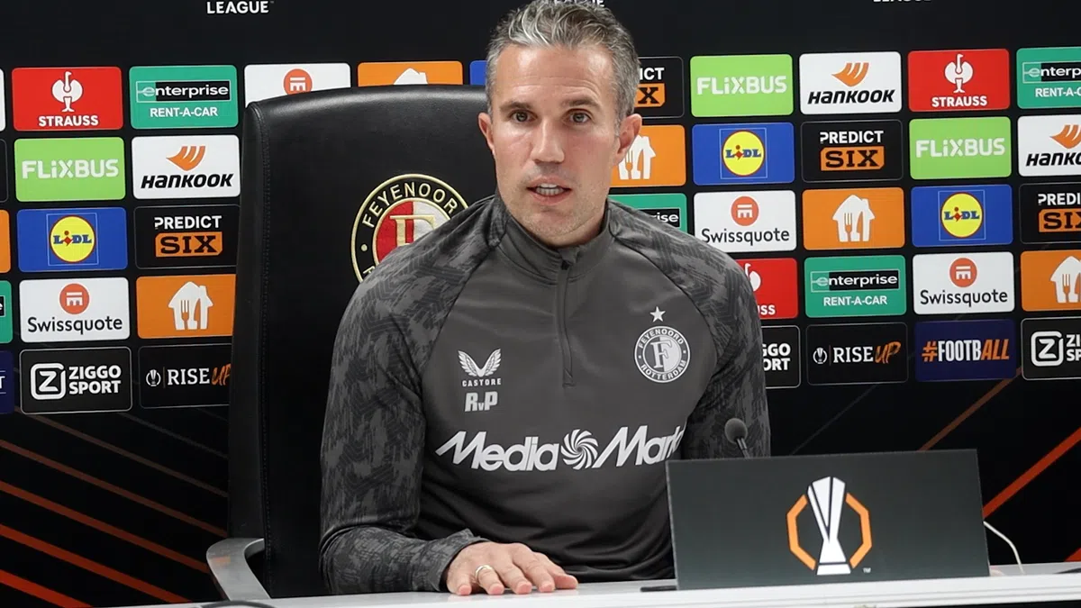 Van Persie ziet pijnpunt Feyenoord: 'Kun je wel gek van worden als trainer'