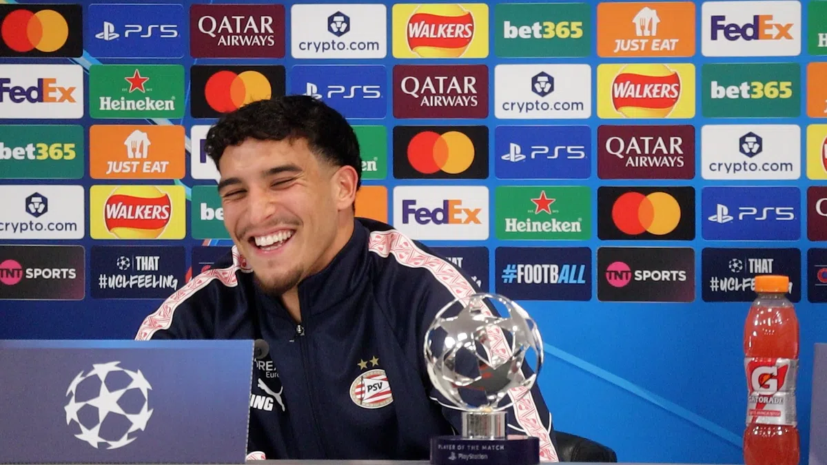 Stralende Driouech kan geluk niet op: 'Kijken of ik wakker word van deze droom'