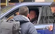 Inter-fans zijn Van der Meijde niet vergeten en omsingelen zijn auto in Amsterdam