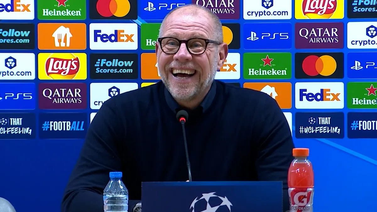 Grim tovert grote lach tevoorschijn na zege Ajax: 'Daar hebben we het niet over'