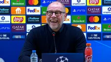 Grim tovert grote lach tevoorschijn na zege Ajax: 'Daar hebben we het niet over'