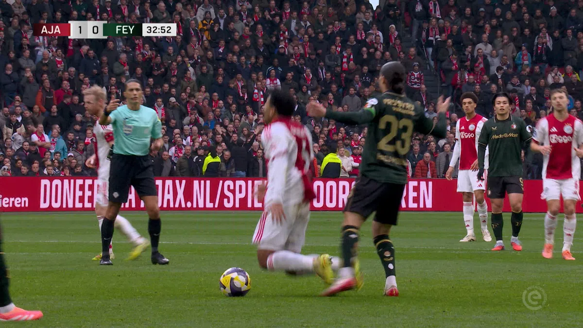 Verhit moment in Klassieker: Wijndal en Hadj Moussa ontvangen geel na opstootje