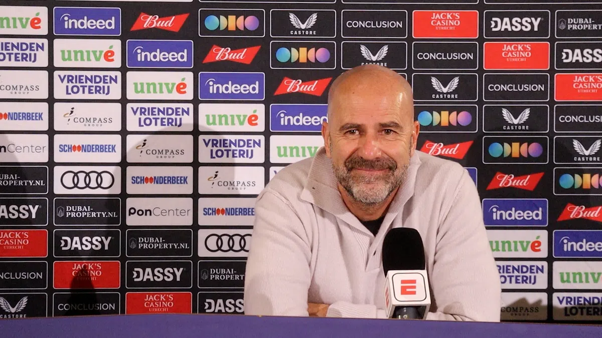 Bosz grapt na gele kaart bij PSV-goal: 'Dat is onervarenheid'