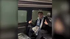 Thumbnail for article: Beelden: Taylor poseert voor foto's bij aankomst op vliegveld in Rome