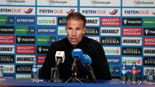 Thumbnail for article: Van Persie complimenteus over teleurgestelde Feyenoorder: 'Goed gevoel voor hem'