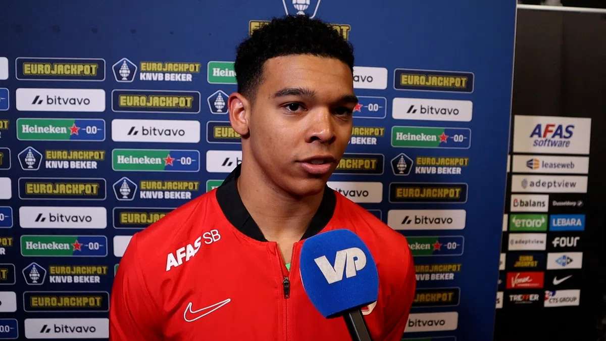 AZ-doelman Owusu-Oduro en speler van Ajax zoeken elkaar op in catacomben