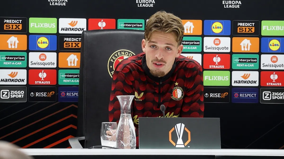Valente opgelucht na overwinning Feyenoord: 'Vergeten hoe dat is'