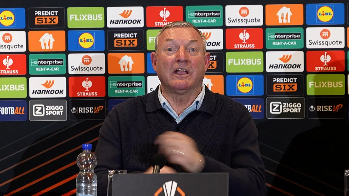 ron-jans-in-gesprek-met-de-supporters-fc-utrecht