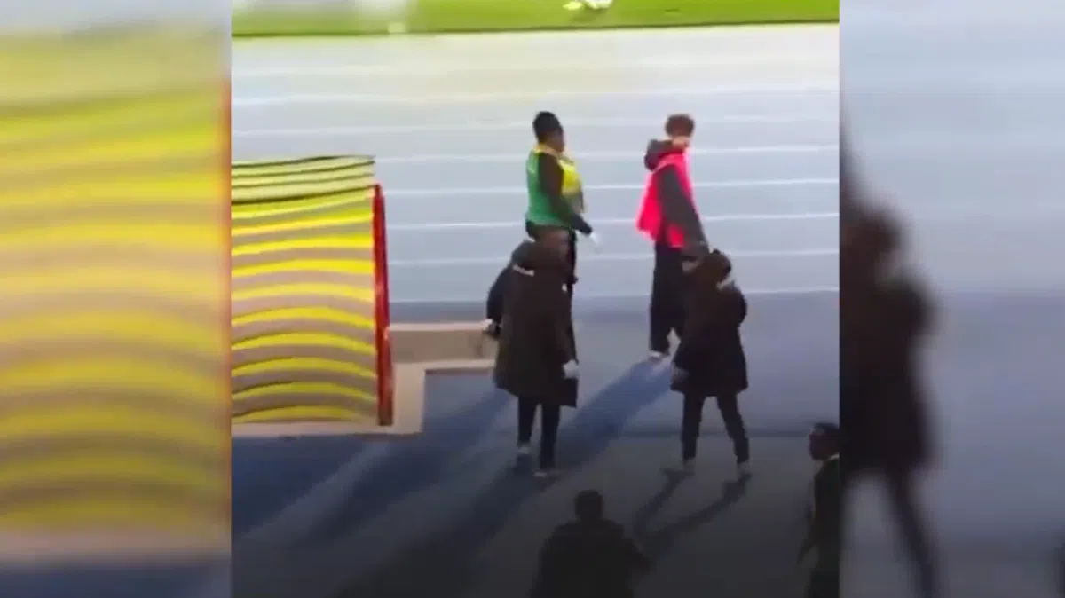 Wederom handdoek-gate in Marokko: stewards van club Ziyech pakken handdoeken af