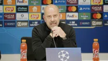 Thumbnail for article: Bosz informeerde naar tussenstanden: 'Ik knipperde en het stond al 1-2'