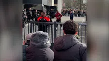 Thumbnail for article: De beelden: Feyenoord-bus arriveert in Eindhoven, met basisspeler St. Juste