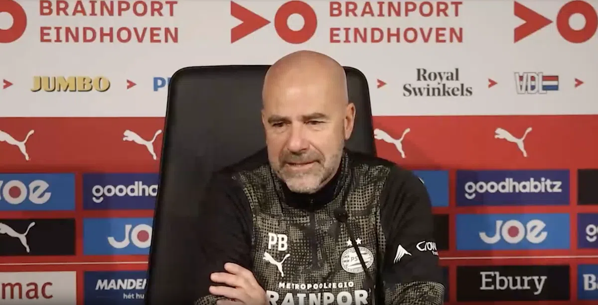 Bosz laat media schrikken met 'neppe' contractverlenging: 'Alleen voor de foto'