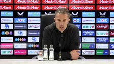 Van Persie licht zeer opvallende wissel Steijn toe: 'Dat bleef maar aanhouden'