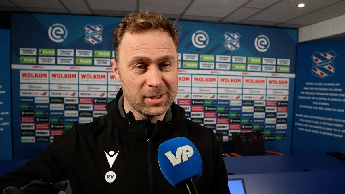 Veldman ziet drie sleutelspelers terugkeren bij SC Heerenveen: 'Zij kunnen starten'