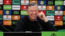Thumbnail for article: AZ-trainer Echteld krijgt lachers op zijn hand: 'Heb een paar minuutjes gestolen'