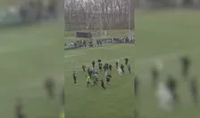 Thumbnail for article: Zien: Sneijder maakt zijn debuut in de Vierde Klasse en krijgt pitch invasion
