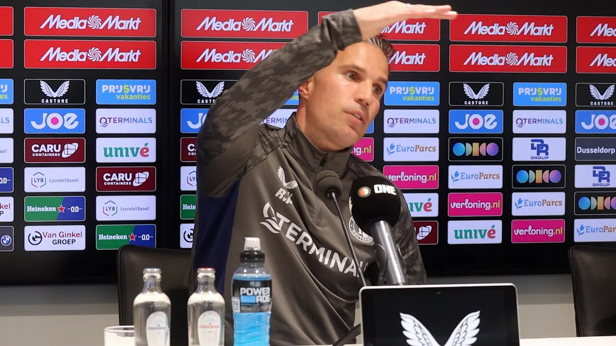 'Luxe' voor Van Persie bij Feyenoord, ondanks blessure: 'We hebben vier jongens'