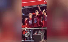 Thumbnail for article: Heerlijke beelden: Guus Til en Guus Meeuwis vormen muzikaal duo bij huldiging