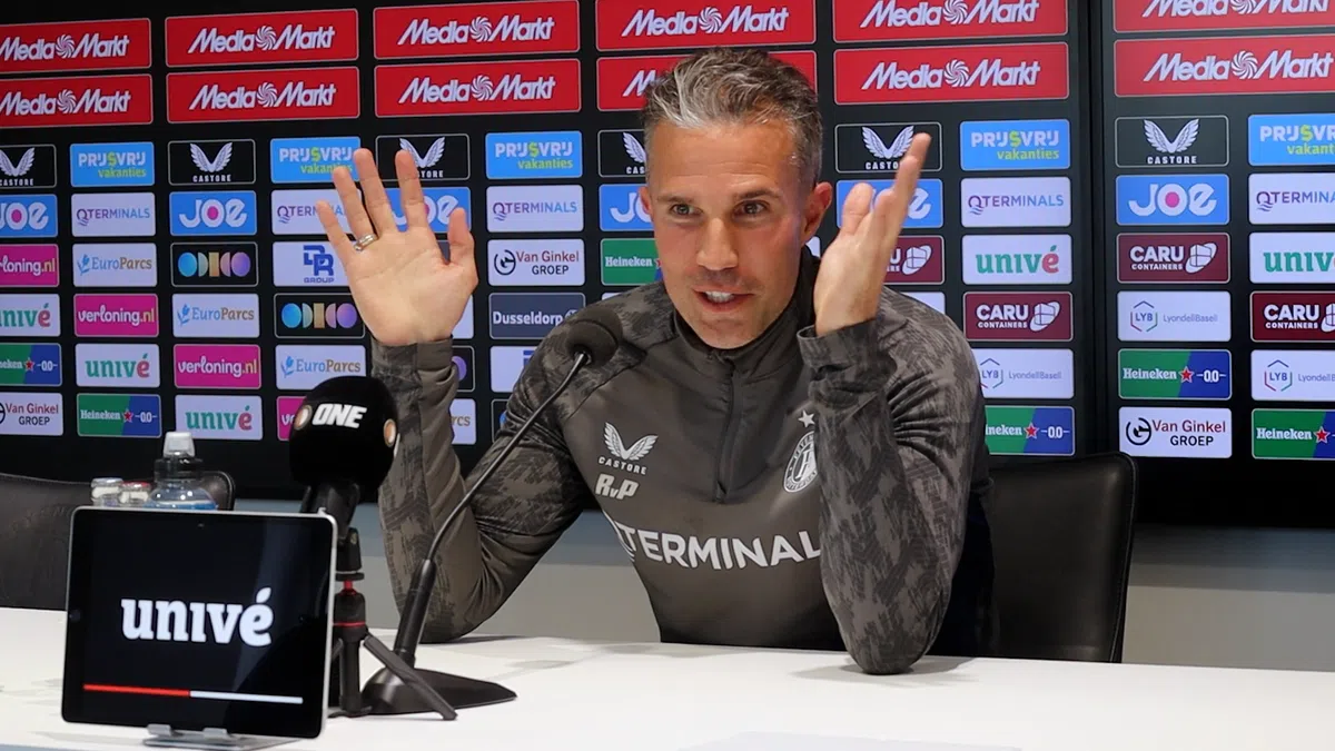 Van Persie onthult: 'We hebben eens met het geluid van de tegenstander getraind'