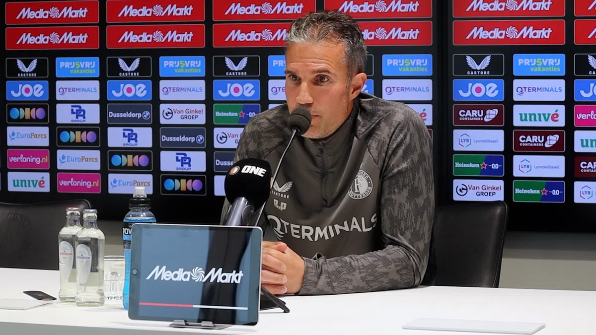 Robin van Persie geeft update over toekomst van Dick Advocaat bij Feyenoord