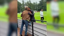 Thumbnail for article: Gakpo omhelst ESPN-verslaggever bij Oranje: 'Dat is lang geleden, hè?'