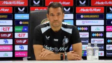 Van Bronckhorst geniet van dure Feyenoord-aanwinst: 'Hij doet alles goed'