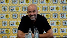 Thumbnail for article: Bosz dolblij na PSV-nieuws: 'Hij is een belangrijke speler, dat roep ik al jaren'