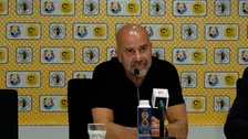 Thumbnail for article: Bosz reageert cynisch op Ajax-vraag: 'Ik lig iedere nacht bibberend in bed'