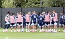 Leuke beelden: Ajax-aanwinst lijkt nu al één van sfeermakers te zijn in selectie
