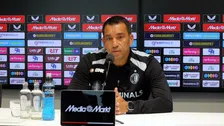 Thumbnail for article: Van Bronckhorst geeft update: 'Misschien gaat hij wel mee naar Barcelona'