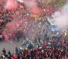 Thumbnail for article: Kampioenskoorts: uitzinnige sfeer in Leverkusen voorafgaand aan titelduel