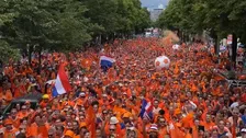 Niet normaal: ook in München gaan de Oranje-fans los op 'links, rechts' 