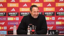 Thumbnail for article: Van 't Schip beantwoordt vraag over Ajax-toekomst met acht woorden