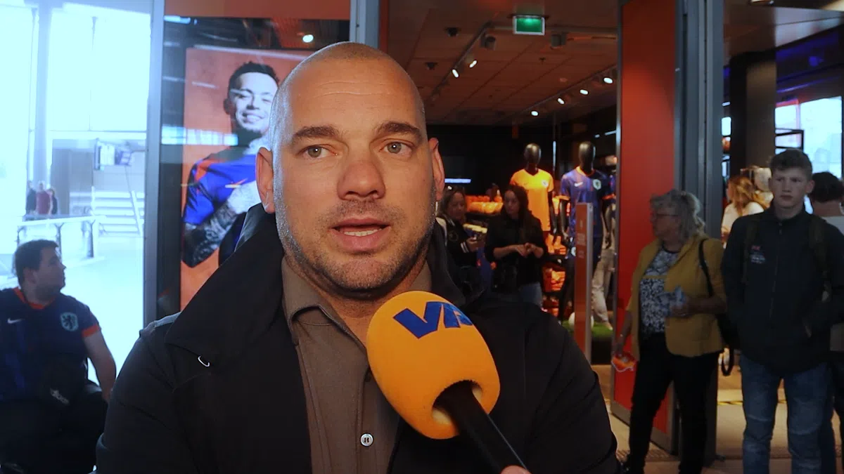 Glunderende Sneijder: 'Vroeger zaten we met z'n allen op straat'